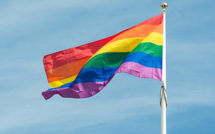 Los 10 tópicos más sangrantes que habrás oído sobre los GAYS