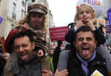 Nueva demanda vuelve a abrir el debate a la adopción igualitaria