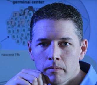 Shane Crotty, profesor del La Jolla Institute for Allergy & Immunology, quien actualmente trabaja en una vacuna contra el VIH.