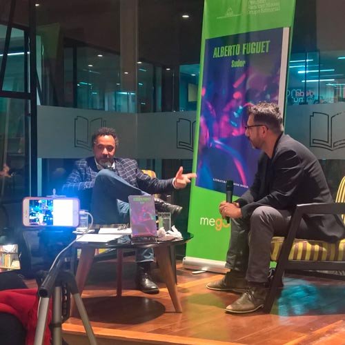 Conferencia de Alberto Fuguet. / FOTO: libletter.blogspot.com.co