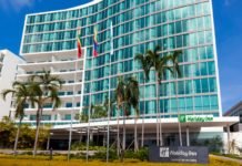 El hotel Holiday Inn de Cartagena discriminó a una pareja homosexual