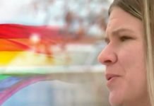 Renuncia porque su jefa le obliga a quitar un salvapantallas LGBT