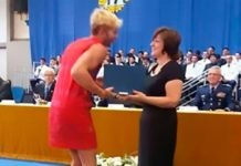 Víctima de acoso homofóbico decide graduarse vestido de mujer