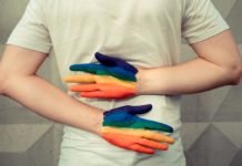 Condenan insultos homofóbicos en Salou