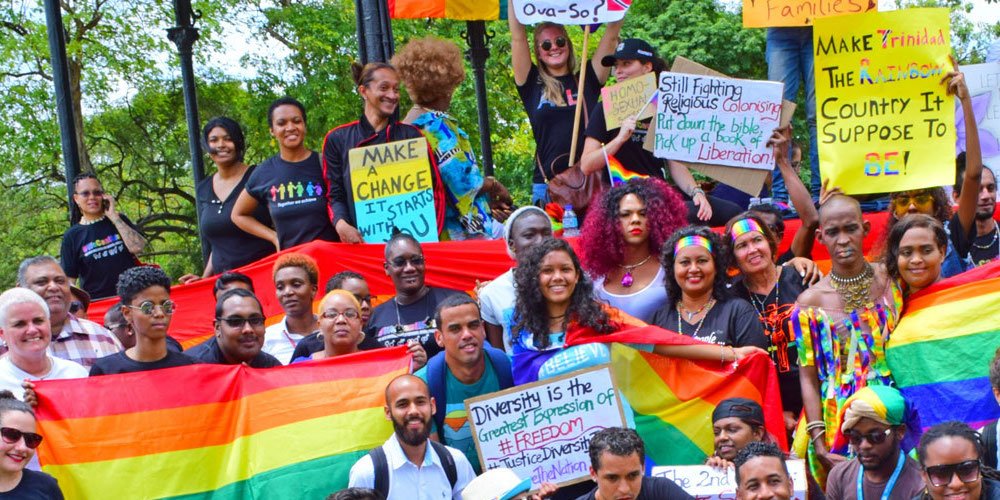 Trinidad y Tobago, Trinidad y Tobago despenaliza las relaciones adultas del mismo sexo, El Poblado en Historias