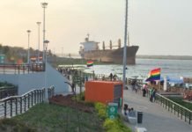 Barranquilla iza banderas arcoíris en malecón turístico