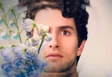 Dario Yazbek participa de un trío homosexual en “La Casa de las Flores”