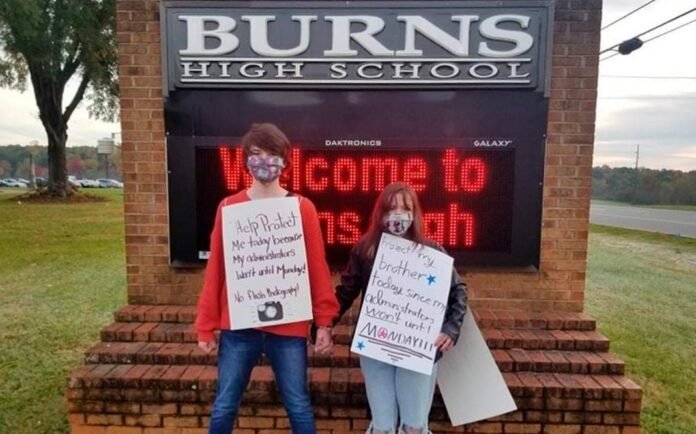 estudiante-trans-grabado-bano-de-escuela trans