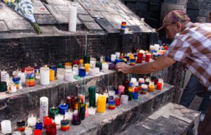 gruta, La Gruta de la Aguacatala: un &iacute;cono cultural y colectivo en la comuna 14, El Poblado en Historias