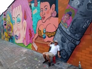 Titania, Titania: una artista a gran escala, El Poblado en Historias