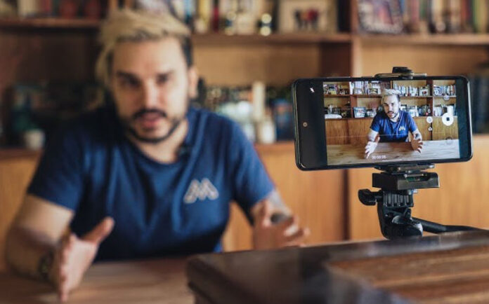 aller gratuito de cine con celular para población LGBTIQ+ en Medellín organizado por SmartFilms